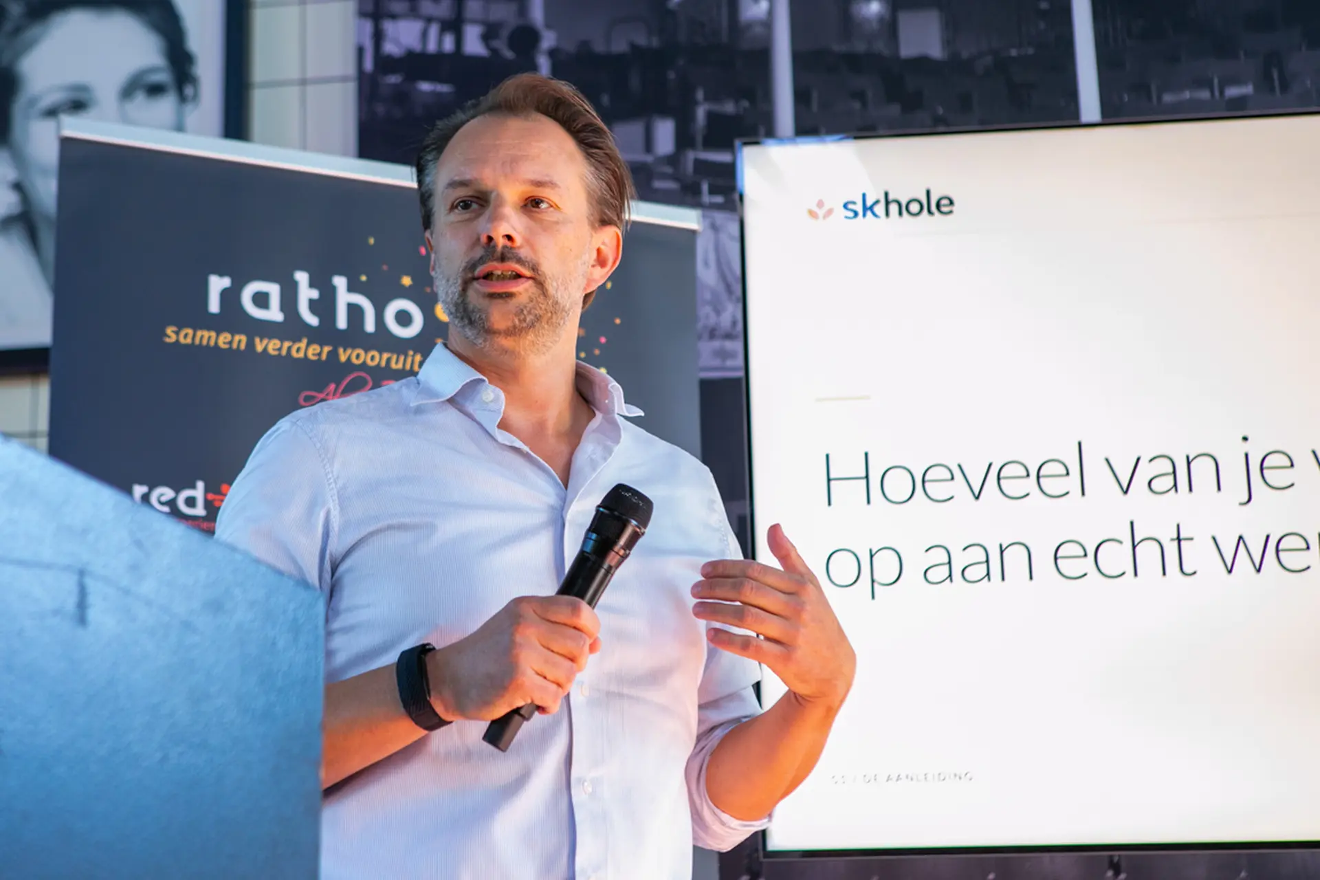 Spreker van Skhole tijdens de sessie Een blik op de toekomst