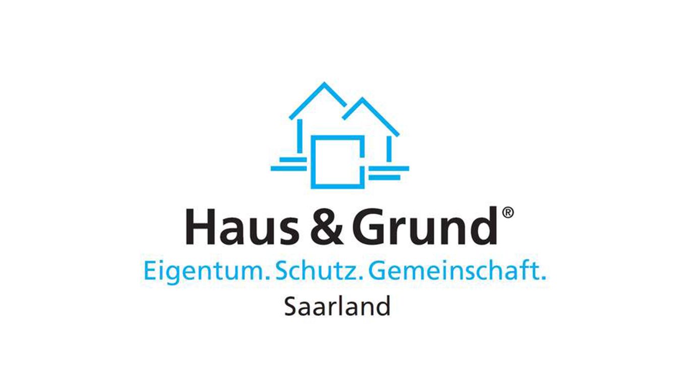 Das Logo von "Haus & Grund Saarland" mit Slogan "Eigentum. Schutz. Gemeinschaft." in blauer und schwarzer Schrift.