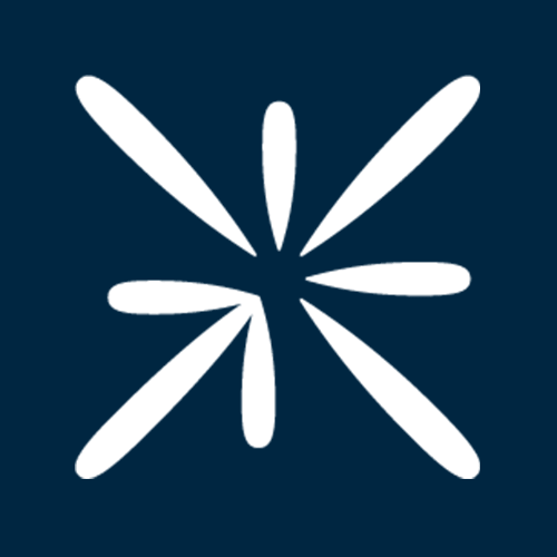 Abstraktes, sternförmiges Symbol mit acht weißen, länglichen Blättern auf dunkelblauem Hintergrund. - Giovanni Schultz, BarmeniaGothaer Wuppertal