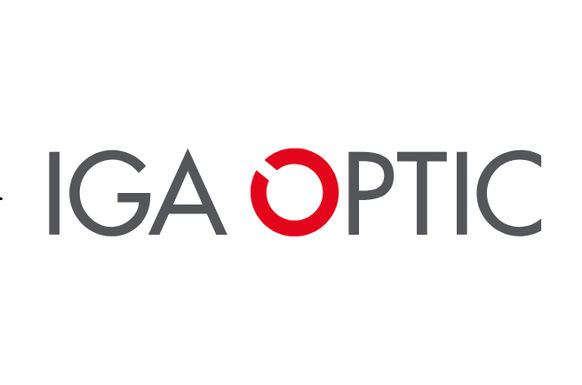 Logo mit dem Text "IGA OPTIC", wobei das "O" in "OPTIC" rot hervorgehoben ist.