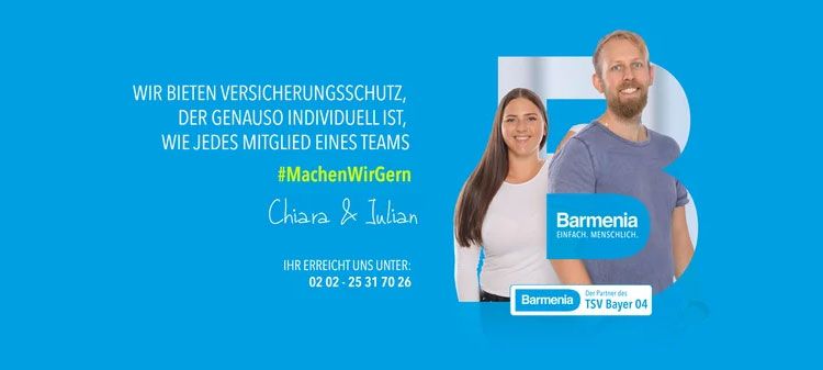 Chiara und Julian neben einem Text über individuellen Versicherungsschutz von Barmenia, mit Kontaktinformationen und blauem Hintergrund.