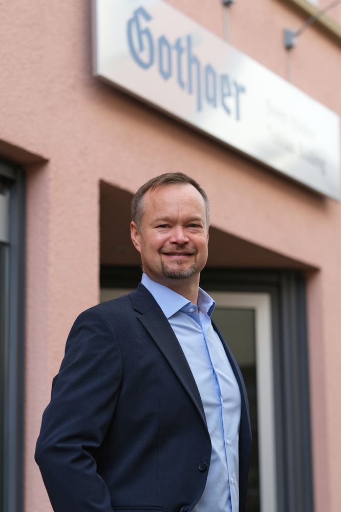 Vor dem Büro - Tobias Bölling, BarmeniaGothaer Winnenden