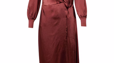 CITA MAASS Spring/Summer 24 pack shots - Cita-Maass-co-created-by-ABOUT-YOU_Pack-Shots_Bianca-Wrap-dress_brown_7990