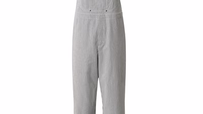 Marie von Behrens Spring/Summer 24 pack shots - Marie-von-Behrens-co-created-by-ABOUT-YOU_Pack-Shots_Carla-Pants_blue-white_9900-1