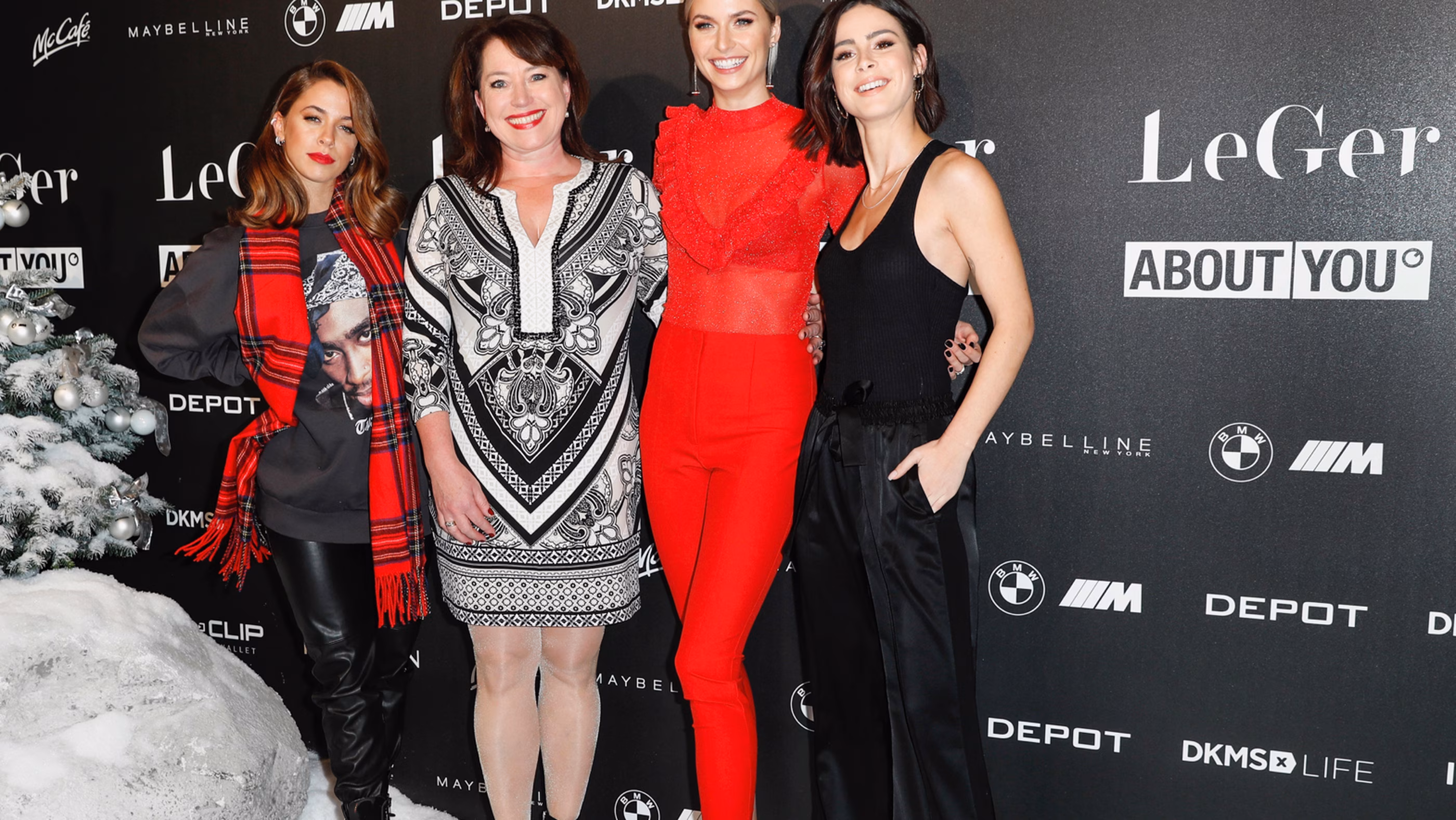 LENA’S CHRISTMAS DINNER PARTY