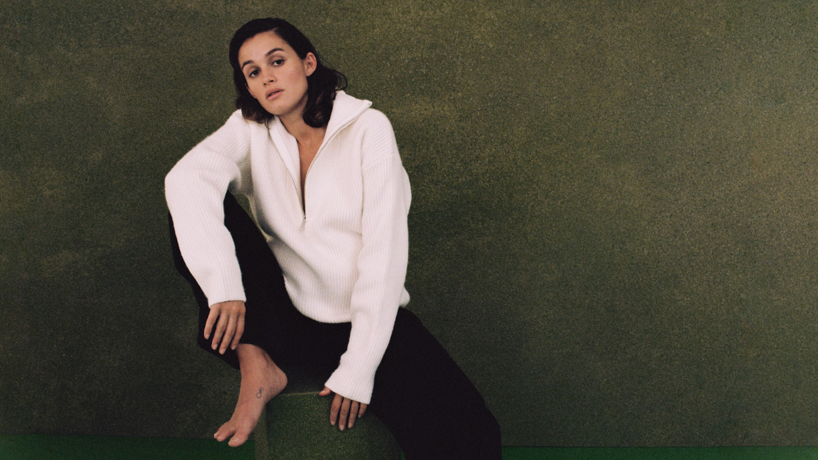 ABOUT YOU x Mogli AW 21: The fashion online shop launches the second Conscious Capsule Collection with artist Mogli