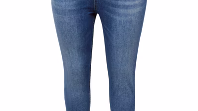 CITA MAASS Spring/Summer 24 pack shots - Cita-Maass-co-created-by-ABOUT-YOU_Pack-Shots_Juliana-skinny-jeans_mid-blue_5990