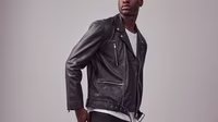 DAN FOX APPAREL Essentials campaign shots - Dan-Fox-Apparel-Essentials-co-created-by-ABOUT-YOU_SS2024_Campaign-Shot_93