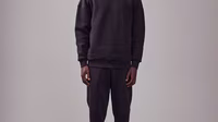 DAN FOX APPAREL Essentials campaign shots - Dan-Fox-Apparel-Essentials-co-created-by-ABOUT-YOU_SS2024_Campaign-Shot_110