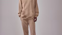 DAN FOX APPAREL Essentials campaign shots - Dan-Fox-Apparel-Essentials-co-created-by-ABOUT-YOU_SS2024_Campaign-Shot_30
