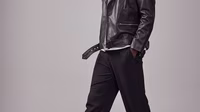DAN FOX APPAREL Essentials campaign shots - Dan-Fox-Apparel-Essentials-co-created-by-ABOUT-YOU_SS2024_Campaign-Shot_92
