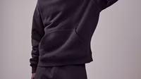 DAN FOX APPAREL Essentials campaign shots - Dan-Fox-Apparel-Essentials-co-created-by-ABOUT-YOU_SS2024_Campaign-Shot_33