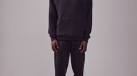 DAN FOX APPAREL Essentials campaign shots - Dan-Fox-Apparel-Essentials-co-created-by-ABOUT-YOU_SS2024_Campaign-Shot_35