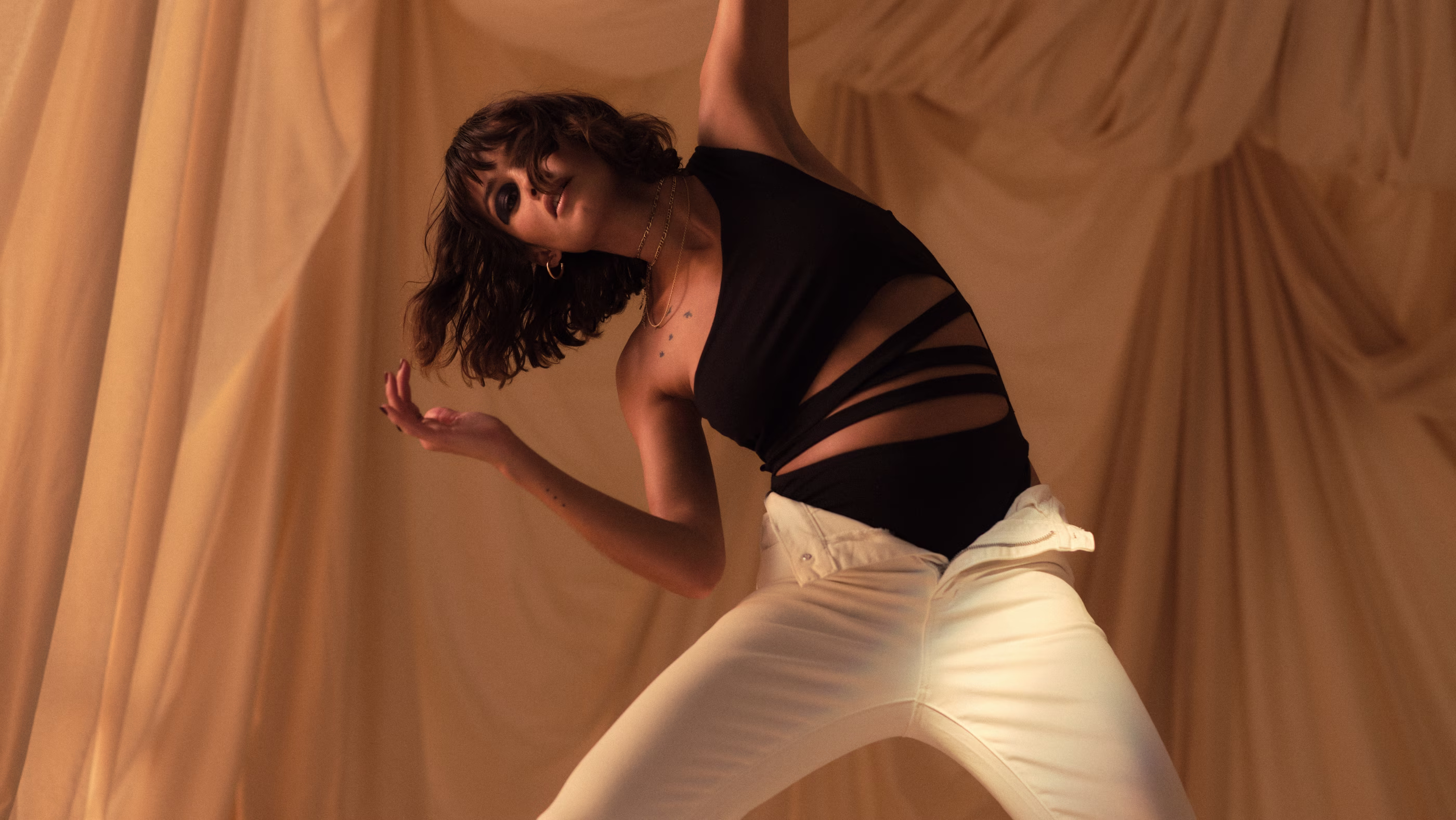 ABOUT YOU startet Capsule Collection mit Künstlerin Mogli