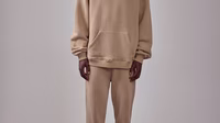 DAN FOX APPAREL Essentials campaign shots - Dan-Fox-Apparel-Essentials-co-created-by-ABOUT-YOU_SS2024_Campaign-Shot_31