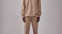 DAN FOX APPAREL Essentials campaign shots - Dan-Fox-Apparel-Essentials-co-created-by-ABOUT-YOU_SS2024_Campaign-Shot_104
