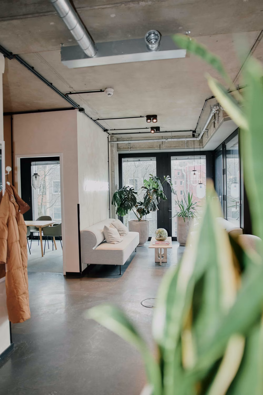 Workspaces and interior at the ABOUT YOU office