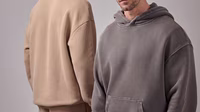 DAN FOX APPAREL Essentials campaign shots - Dan-Fox-Apparel-Essentials-co-created-by-ABOUT-YOU_SS2024_Campaign-Shot_49
