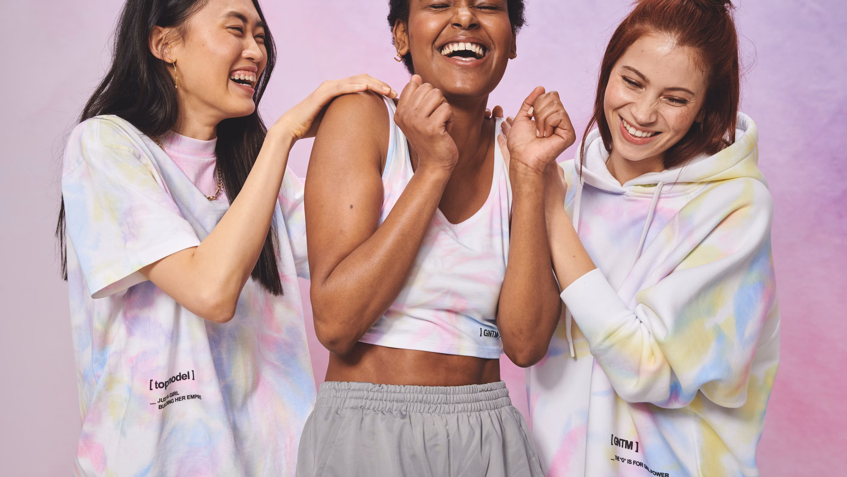ABOUT YOU lanciert die erste Kollektion in Zusammenarbeit mit ProSieben Sat.1 Licensing für „Germany’s next Topmodel“ – im Zeichen von Girl Power, Selbstbewusstsein und Selbstliebe
