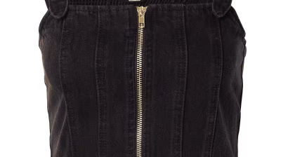 HOERMANSEDER Spring/Summer 24 pack shots - Hoermanseder-co-created-by-ABOUT-YOU_SS2024_Pack-Shots_Aileen-top_anthracite-denim_4990