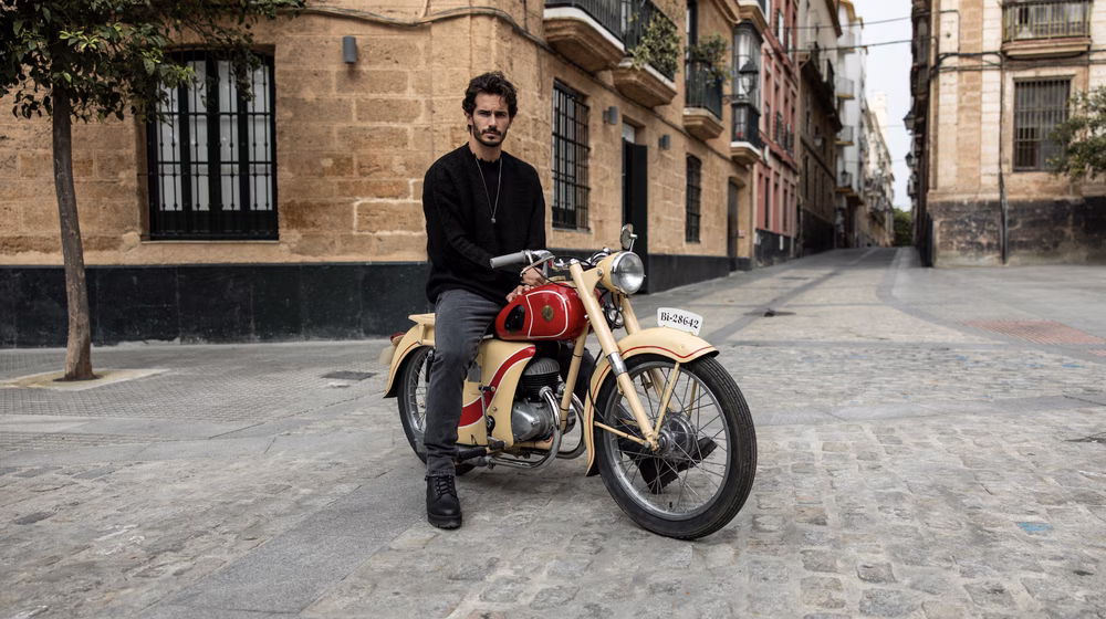 DAN FOX APPAREL Thumbnail