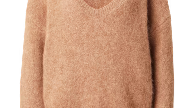 Guido Maria Kretschmer Women & Curvy Autumn/Winter 2023 pack shots - Guido-Maria-Kretschmer-Women-Curvy_AW23_Maura-jumper_camel_7990_12712239