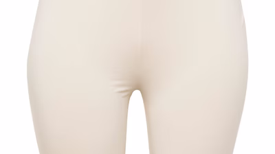 CITA MAASS Spring/Summer 24 pack shots - Cita-Maass-co-created-by-ABOUT-YOU_Pack-Shots_Diana-shorts_cream_3490
