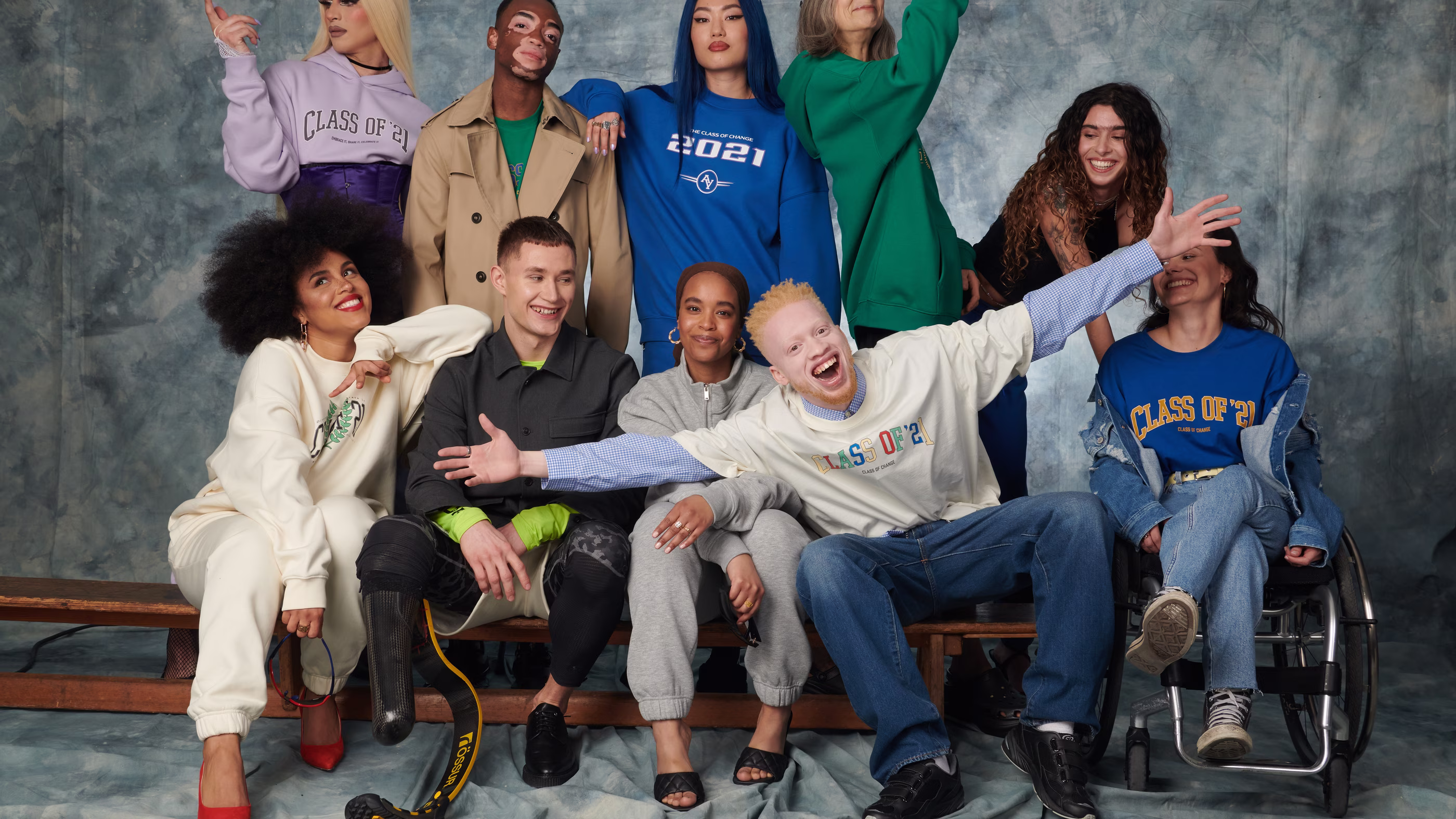 ABOUT YOU presents the “Class of ’21 -” Capsule Collection and breaks with the fashion norm of the media world.Â