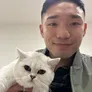 A man holding a white cat