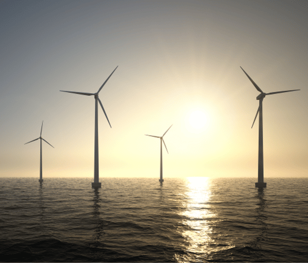 Windkrafträder im Wasser bei Sonnenaufgang