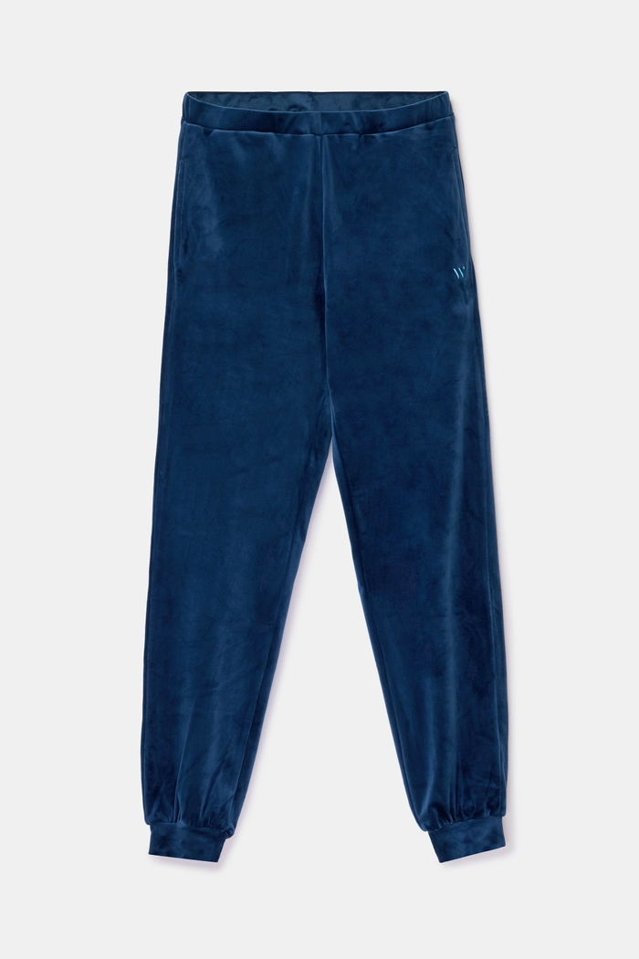 Detailfoto van de stof en afwerking van het Woody velours huispak