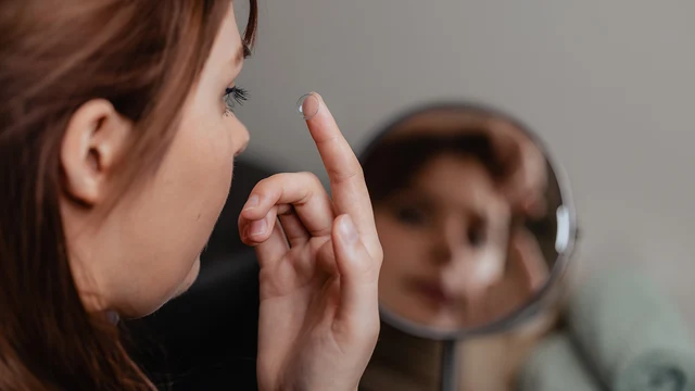 Frau und Mann bei der Beratung