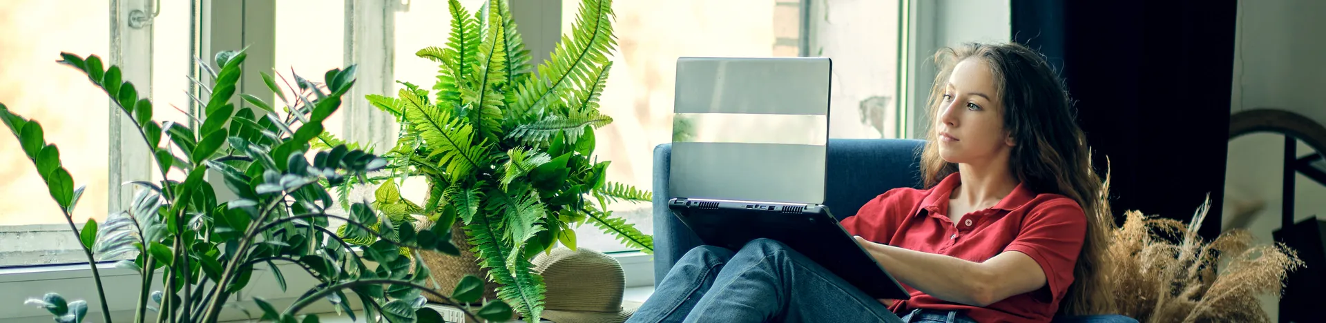 Surfa. Tjäna. Bidra.