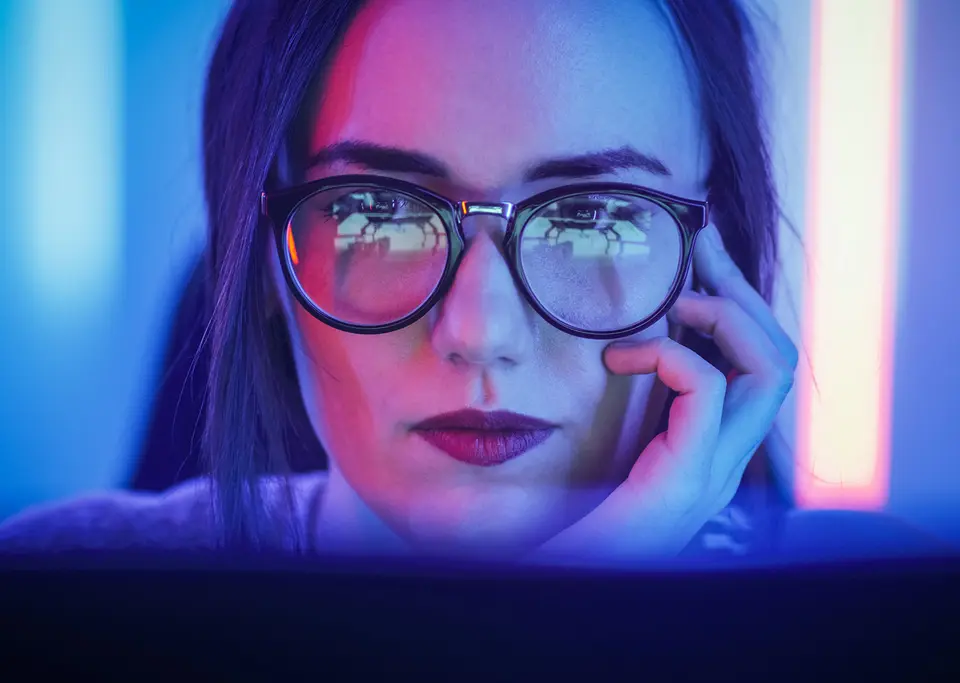 Woman wearing eye glasses