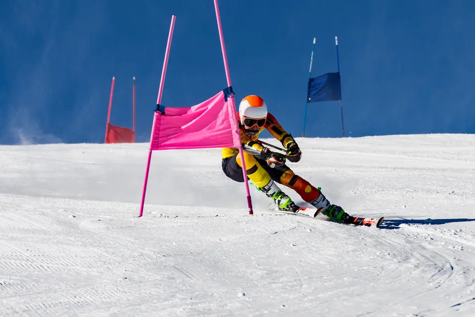 Downhill slalom ski competition