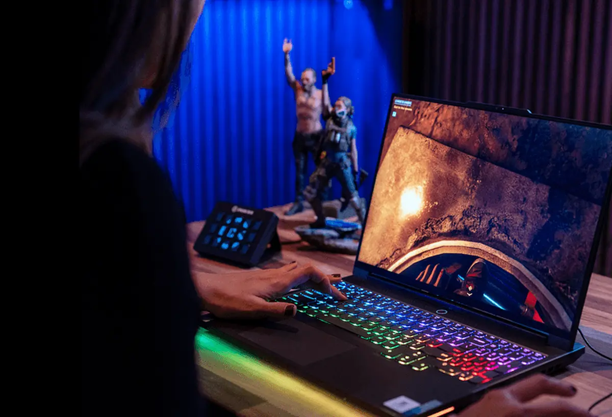 Tobii Horizon - a woman gaming