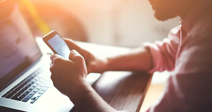 Optimizing attention to advertisements with eye tracking
