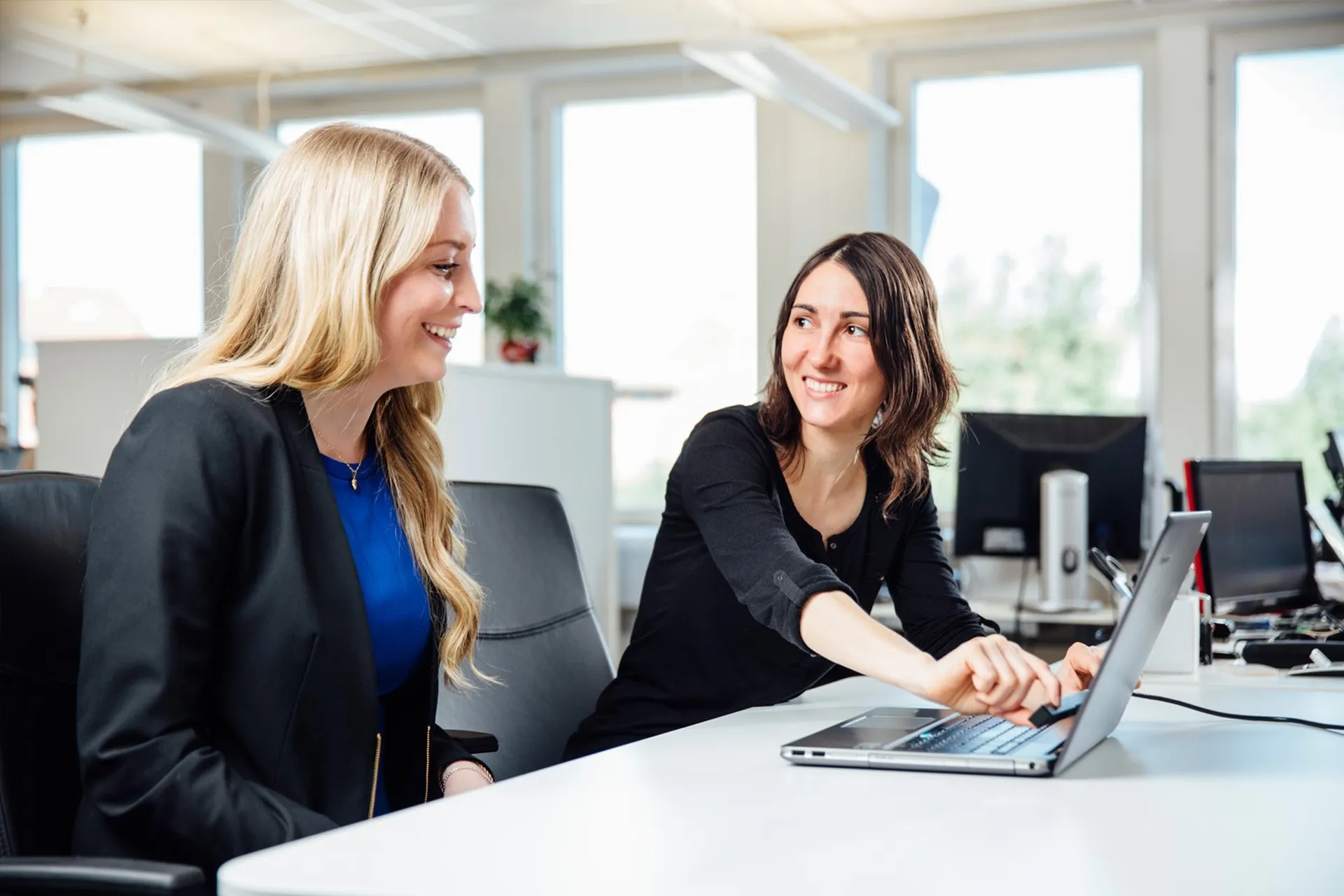 研究にあった機材を選ぶには？押さえておきたいアイトラッキングの基本