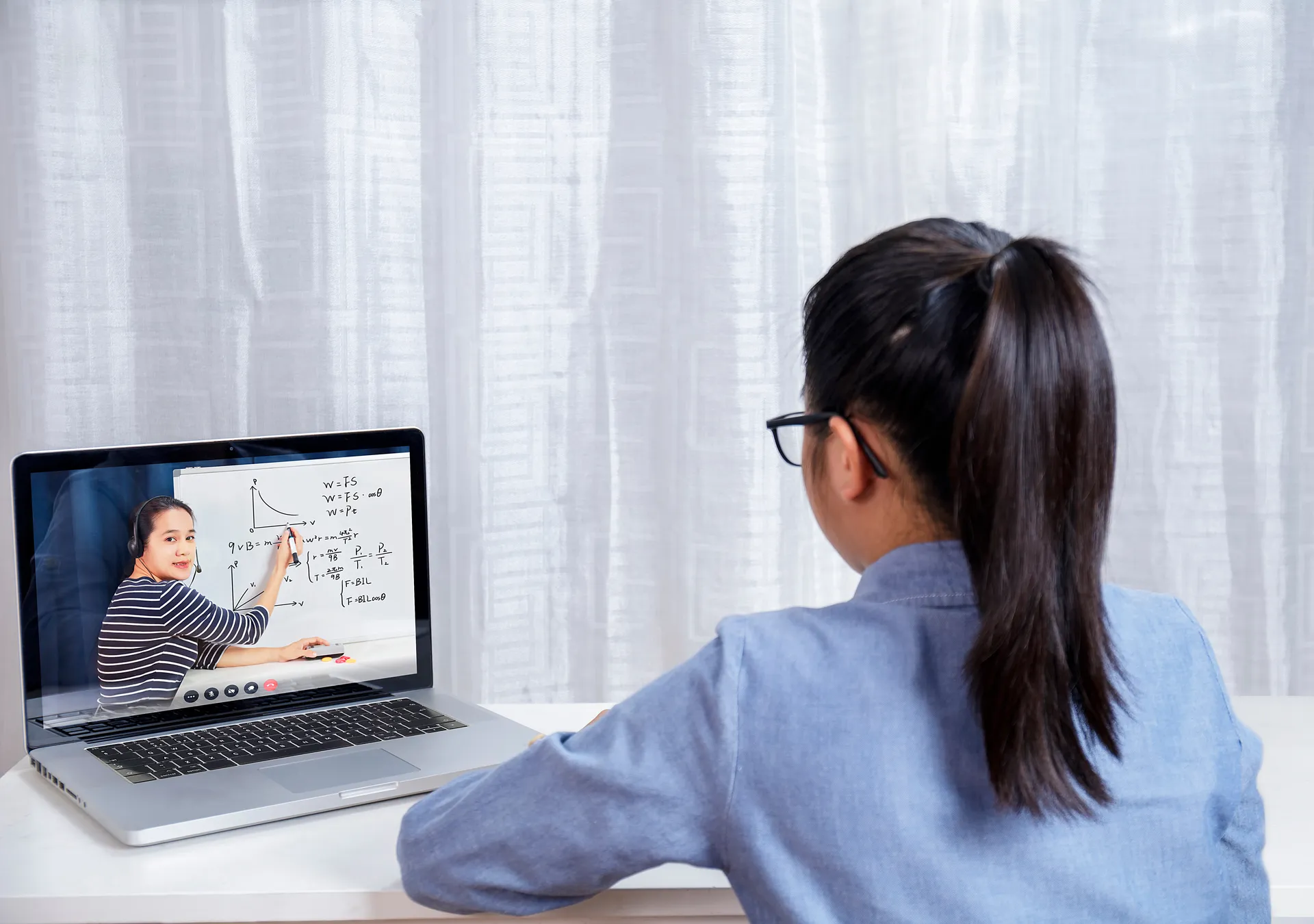 在数字环境和平台中优化学习策略 