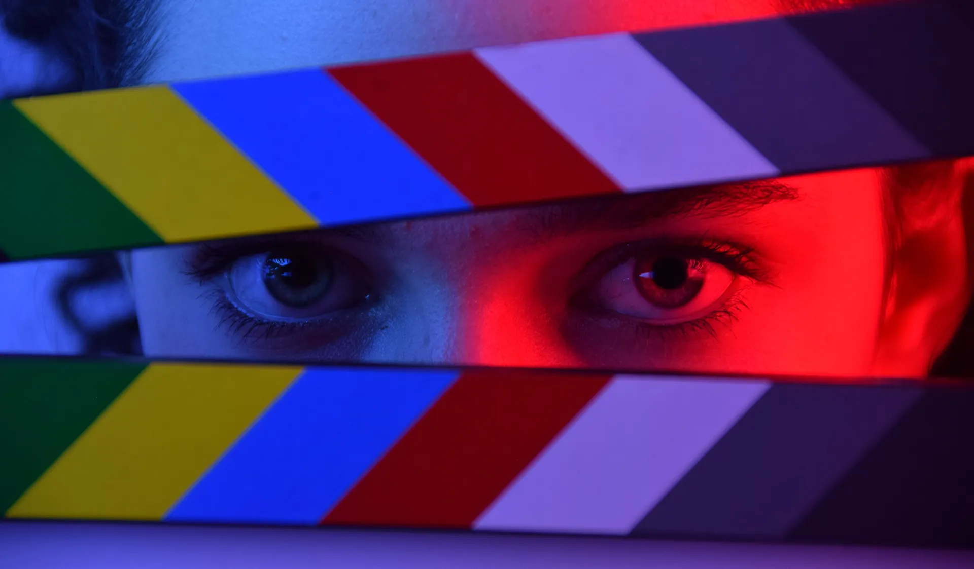 对新奇事物的眼跳可促进广泛的大脑激活 