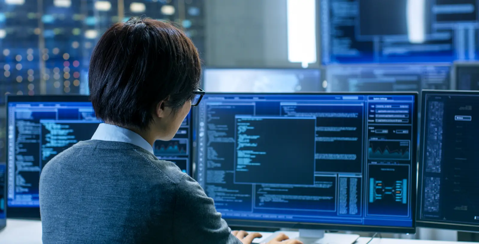 Streamlining back-office operations through visualization of advanced tacit knowledge