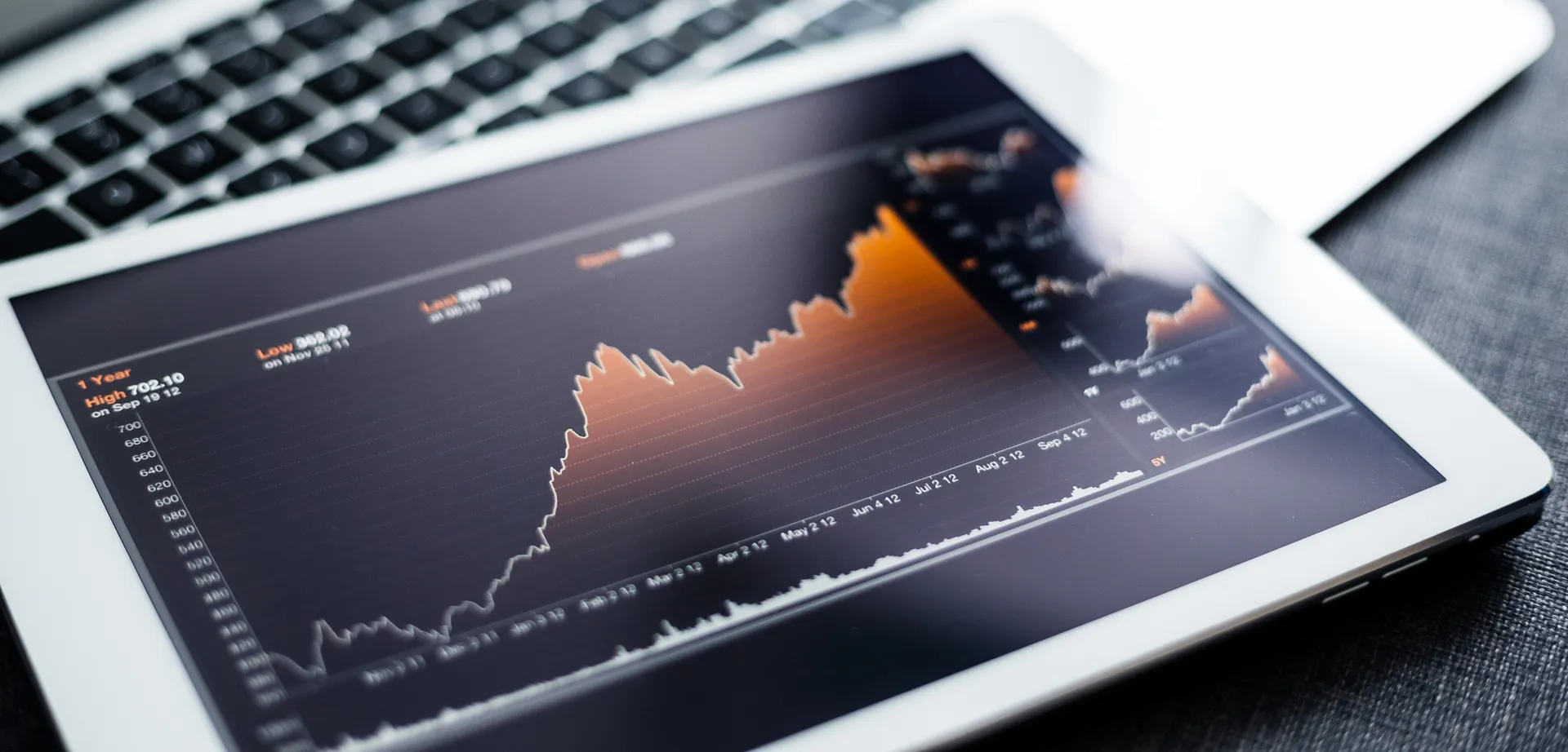 Does eye tracking have an effect on economic behavior?