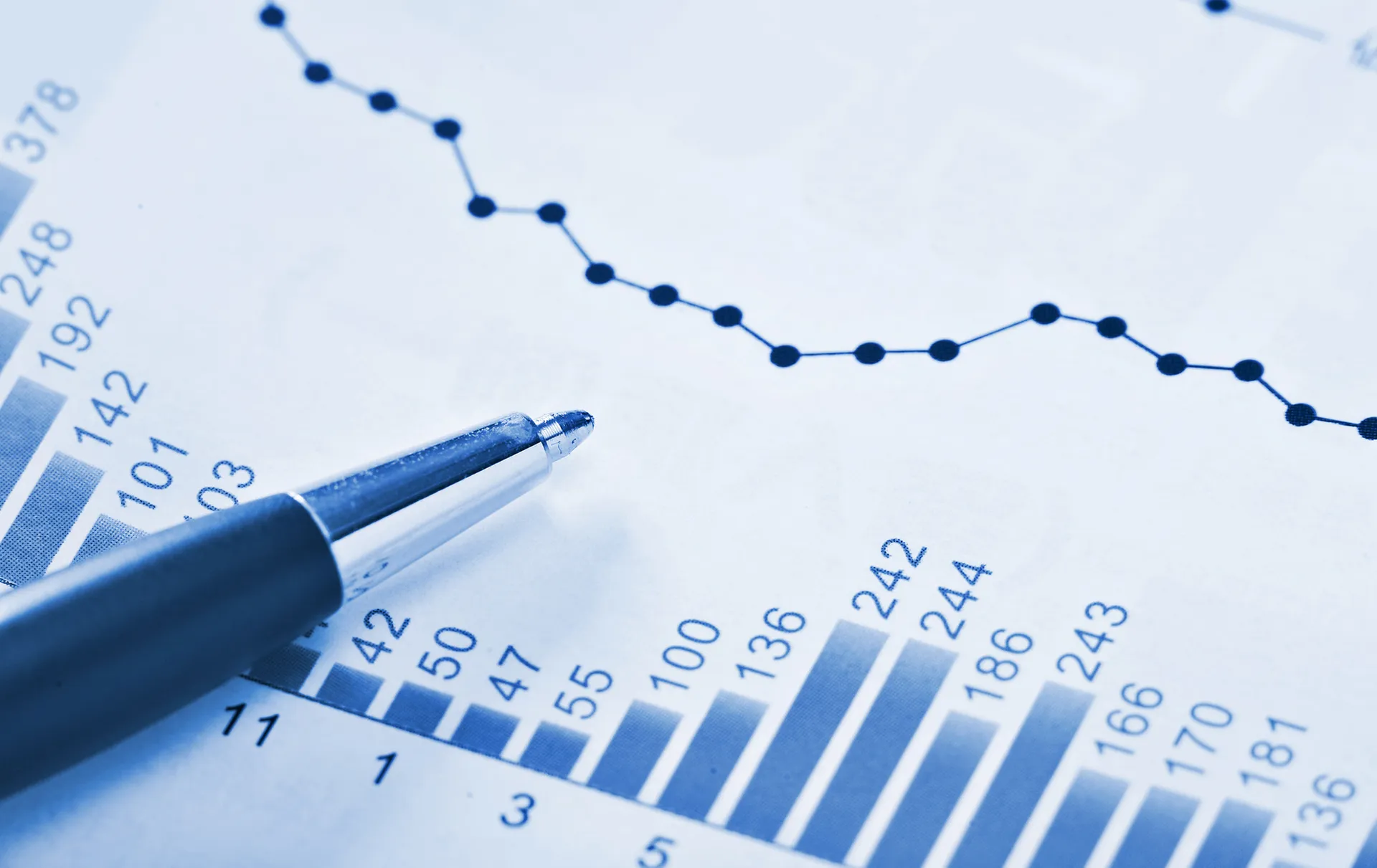 Ersättning till ledande befattningshavare och styrelse