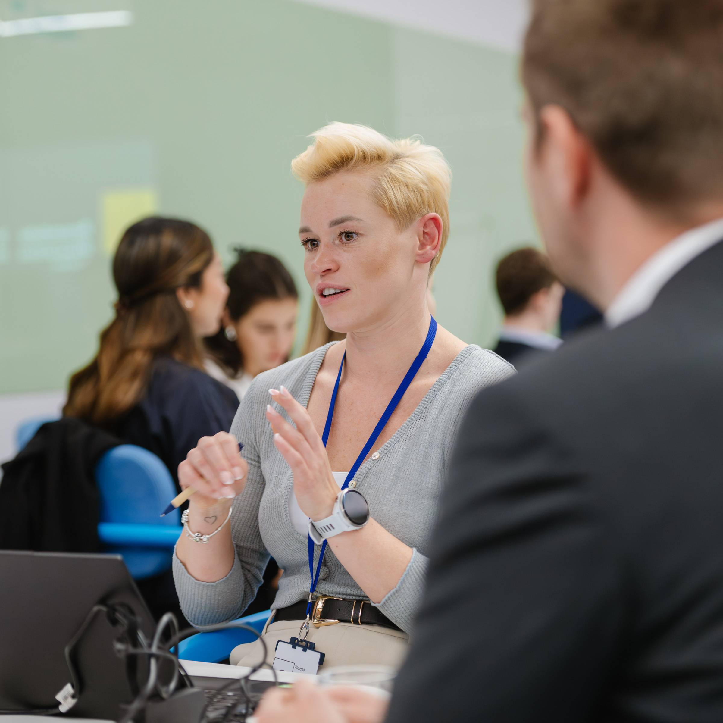Hult student conversing with speaker at the Gartener company visit