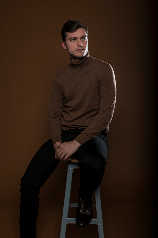 Jonas Rosales headshot