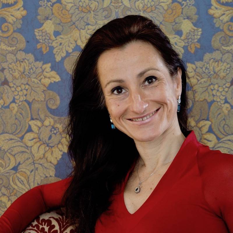 Tünde Erdös headshot