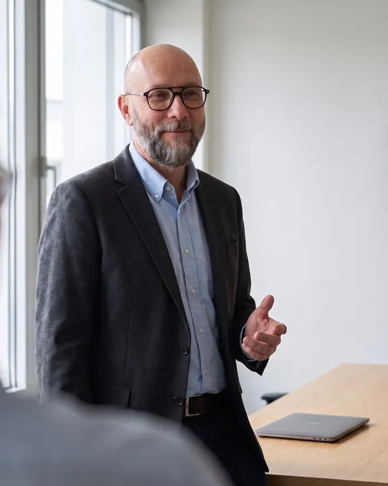 Kurt Schmidt leading a working session
