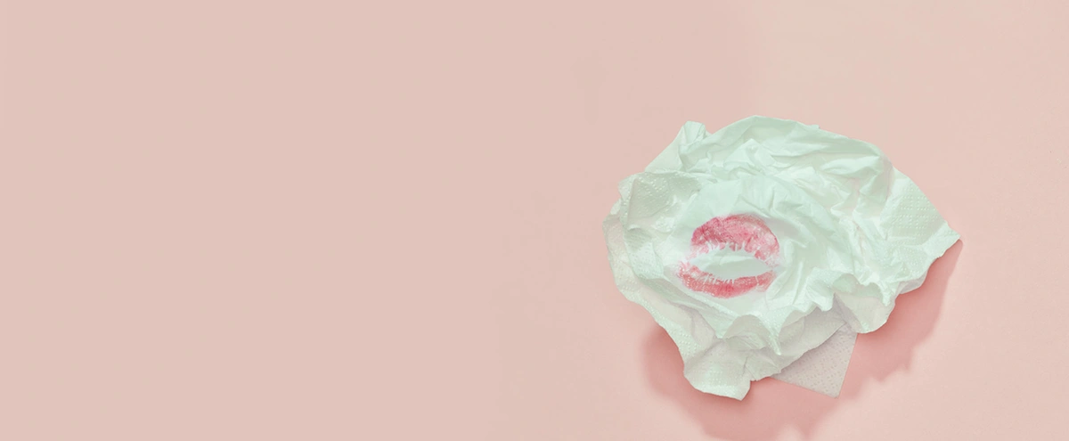 hero - kusje - makeup - beauty - roze - papiertje - mond - Tom ten Seldam