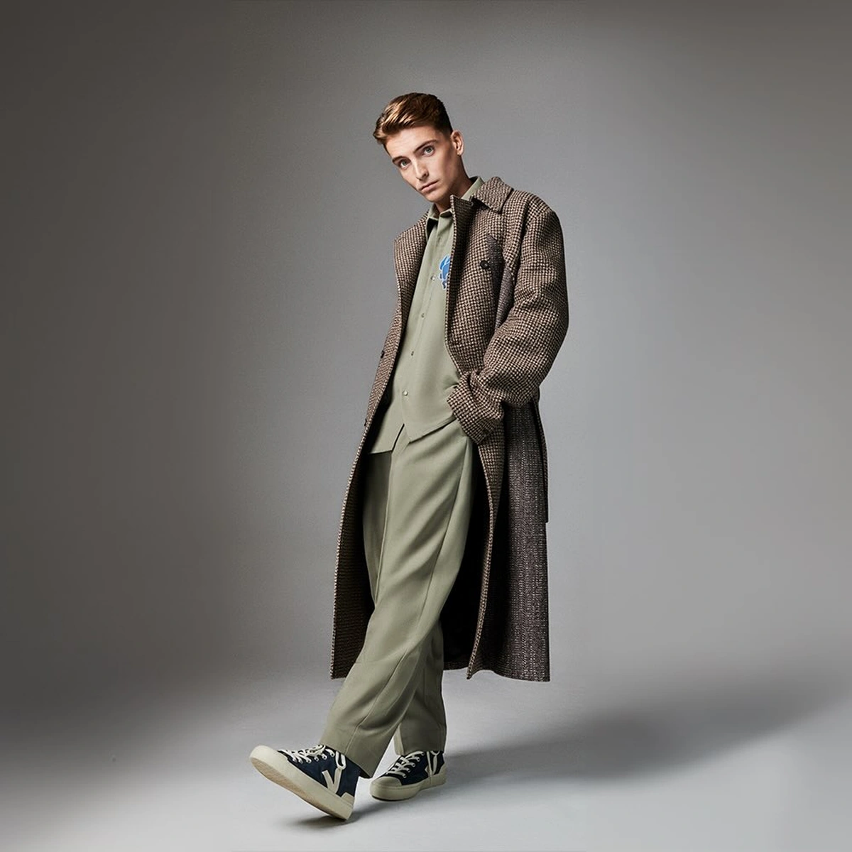 2023 - 10 - Header - Groot interview - Robbert -Interview Ismay Gijsen - Fotografie Kwadwo Amfo - Styling Valerie Ntantu - Haar en make-up Marc Sew Atjon-06