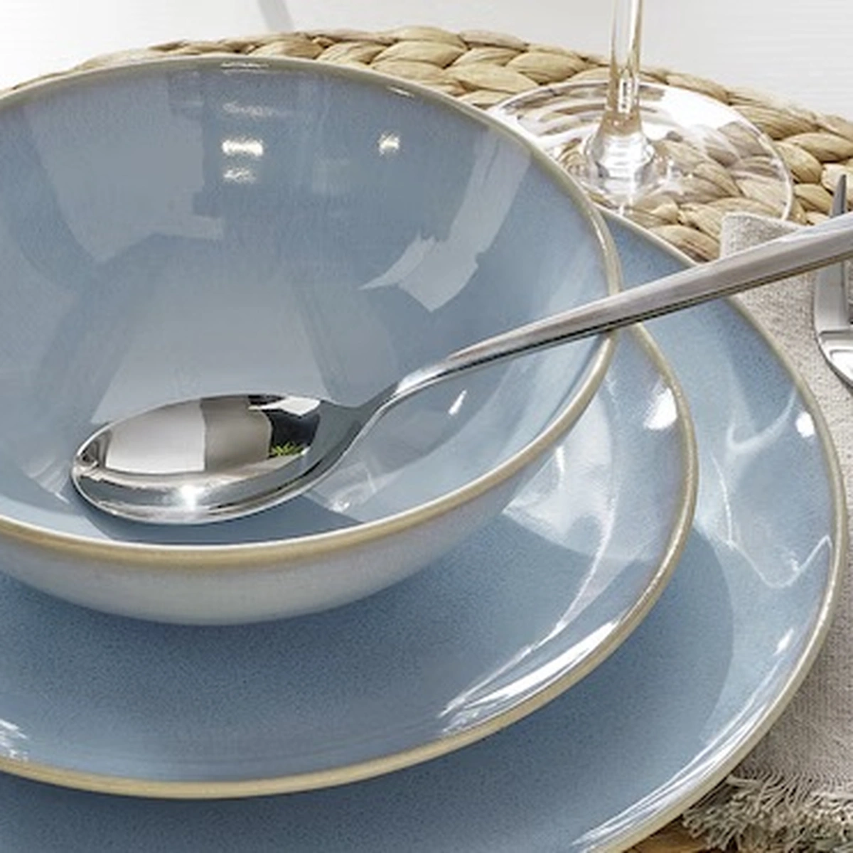 Header - ikea servies - lichtblauw - vliegt de winkels uit